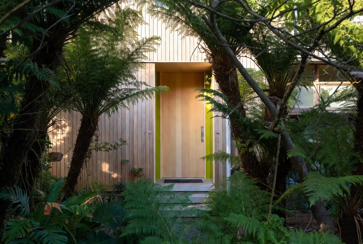 Red Flags to Watch For When Hiring a Builder. A Choosing Your Builder guide from Ecotectural Home Builders, Nelson Tasman.